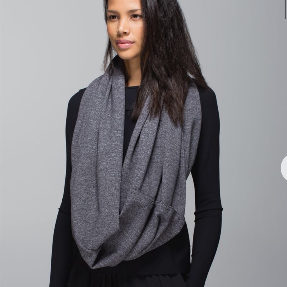 Lululemon. Vinyasa Scarf. Hyper Stripe Mauvelous. - Picture 5 of 7